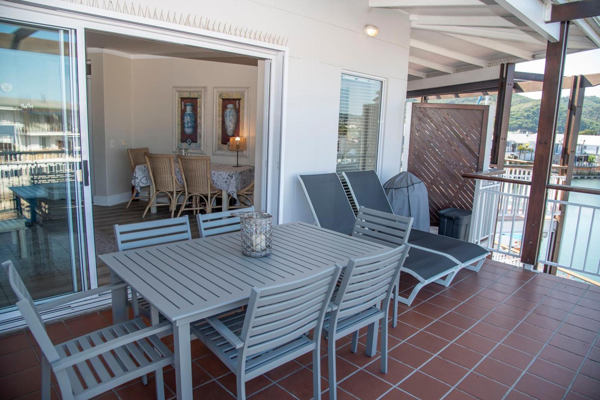 Waterfront - Quays Apartment *